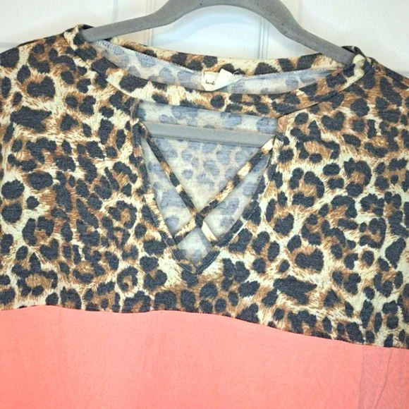 Lovely Melody Color Block Pink Leopard Print Choker Neck Tee Size Small - Picture 3 of 6